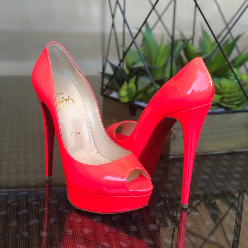 christian louboutin pink heels 👠